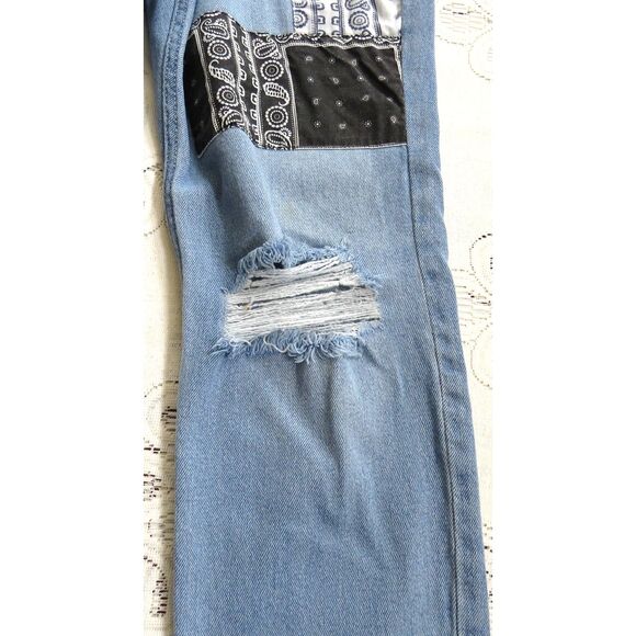 Hollister Ultra High Rise Mom Bandana Patched Jeans  3R(27) Light Wash - Picture 6 of 11